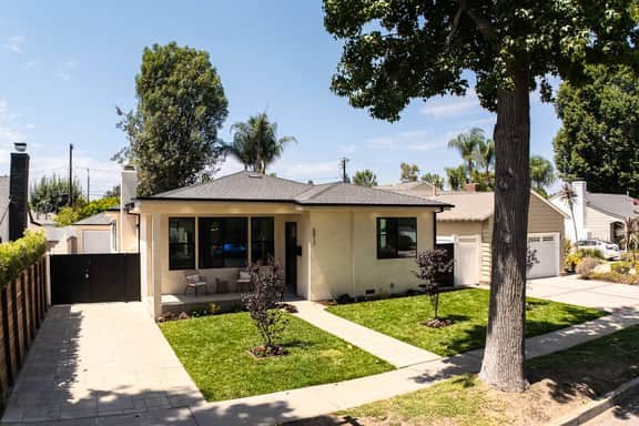 Modern 3BR Valley Glen Retreat | Private Backyard - Image 2
